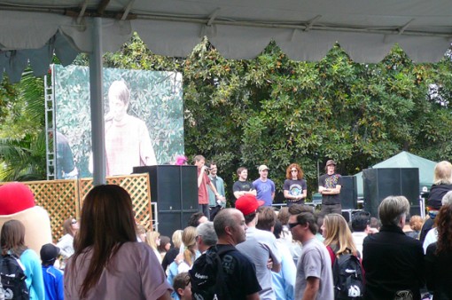 p1070233 Tony Hawk on the mic.