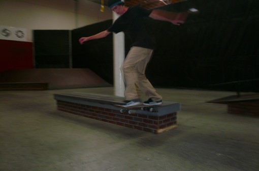 Elliot Wright from LA slicing thru a B/S T...